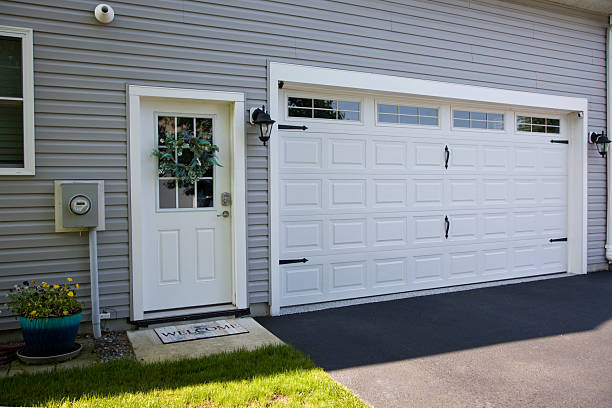 24/7 Emergency Garage Door Panel Replacement experts in Greenville, FL